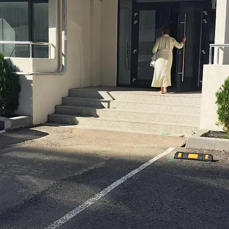 Nord La 10 M De Plaja Langa Cluburi *